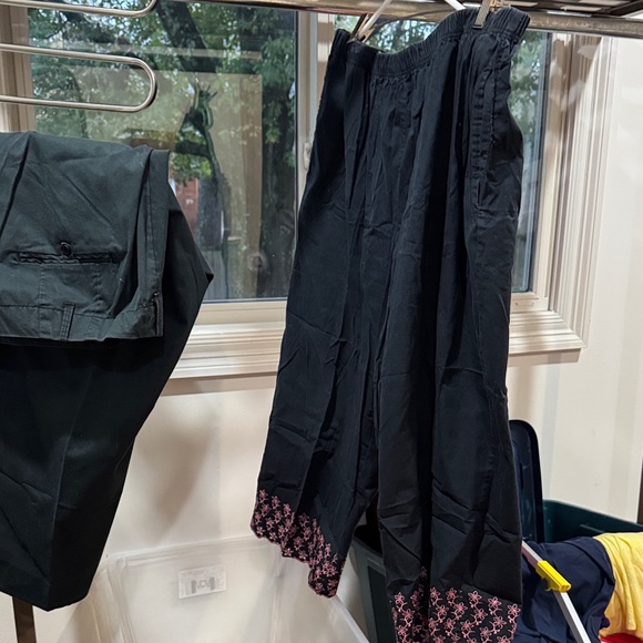 Chelsea Studio Pants - MID-Calf Clam Digger Pants Appliqué cuff SUCH A GREAT pair of Pants